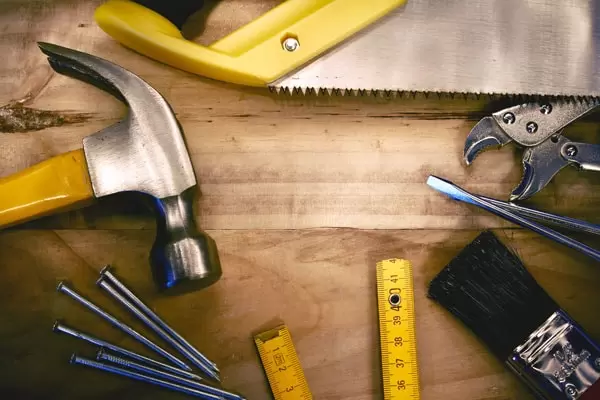 How to Choose Between a Handyman and a Specialist Contractor